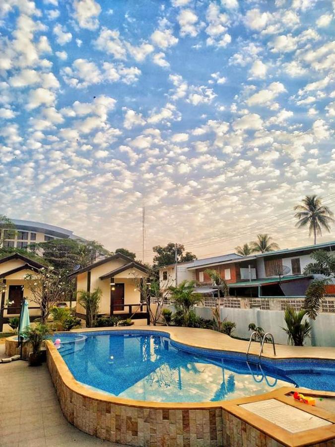 Sunray Guesthouse สุนันท์บ้านพักริมคลอง Uthai Thani Eksteriør bilde