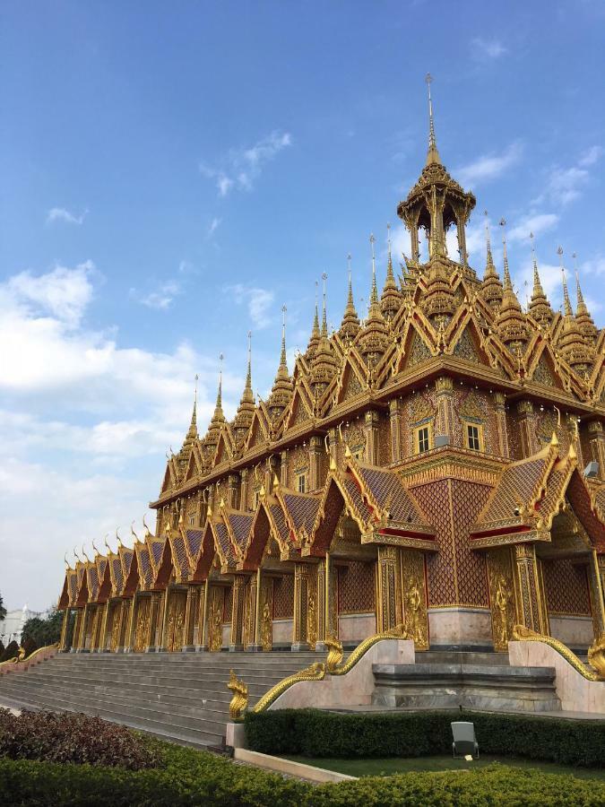 Sunray Guesthouse สุนันท์บ้านพักริมคลอง Uthai Thani Eksteriør bilde