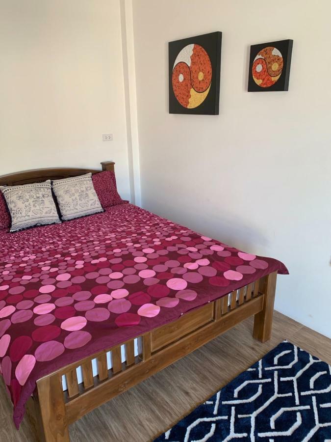 Sunray Guesthouse สุนันท์บ้านพักริมคลอง Uthai Thani Eksteriør bilde