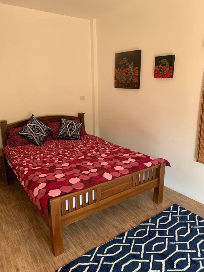 Sunray Guesthouse สุนันท์บ้านพักริมคลอง Uthai Thani Eksteriør bilde