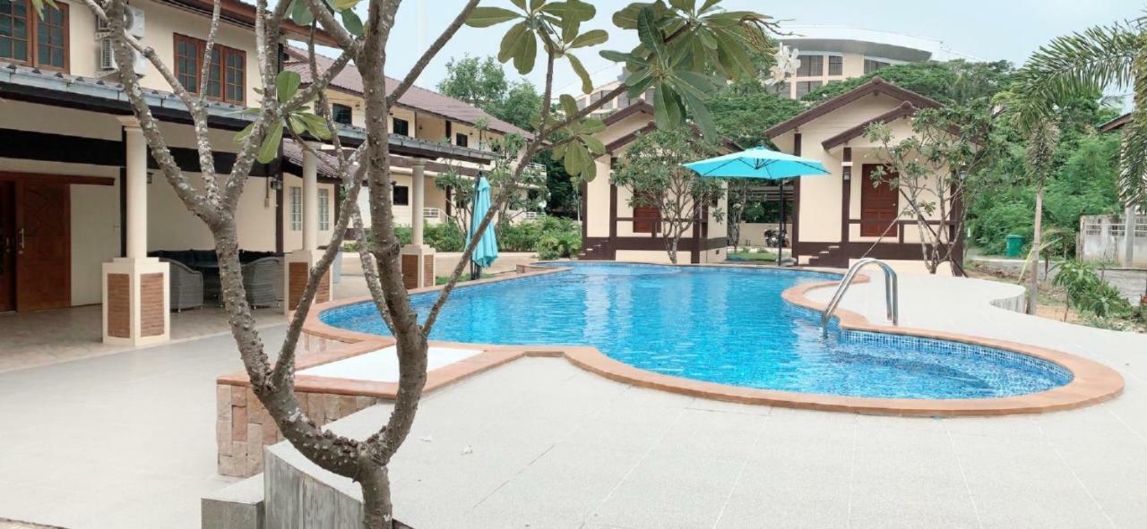 Sunray Guesthouse สุนันท์บ้านพักริมคลอง Uthai Thani Eksteriør bilde
